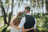 חתונה חברתית: האורחים לוקחים חלק בחתונה